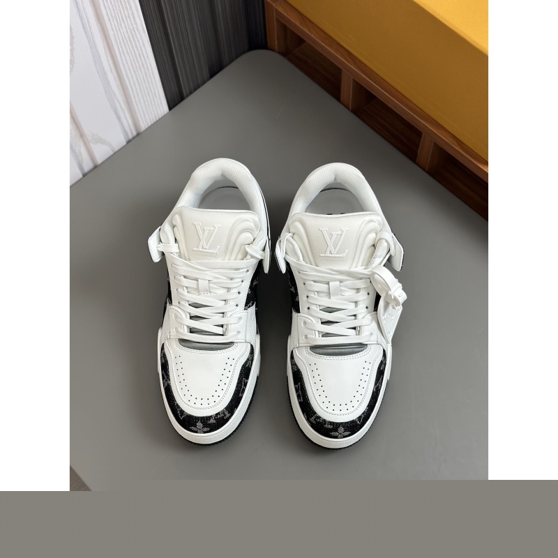 l**is V*t*n sneakers